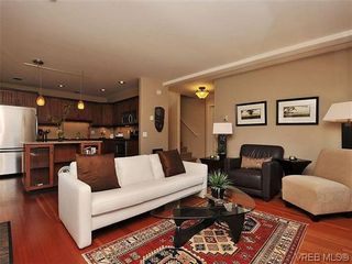 Photo 3: 631 Avalon Rd in VICTORIA: Vi James Bay Half Duplex for sale (Victoria)  : MLS®# 640799