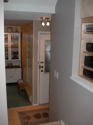 Photo 4: RENOVATED TOWNHOUSE!