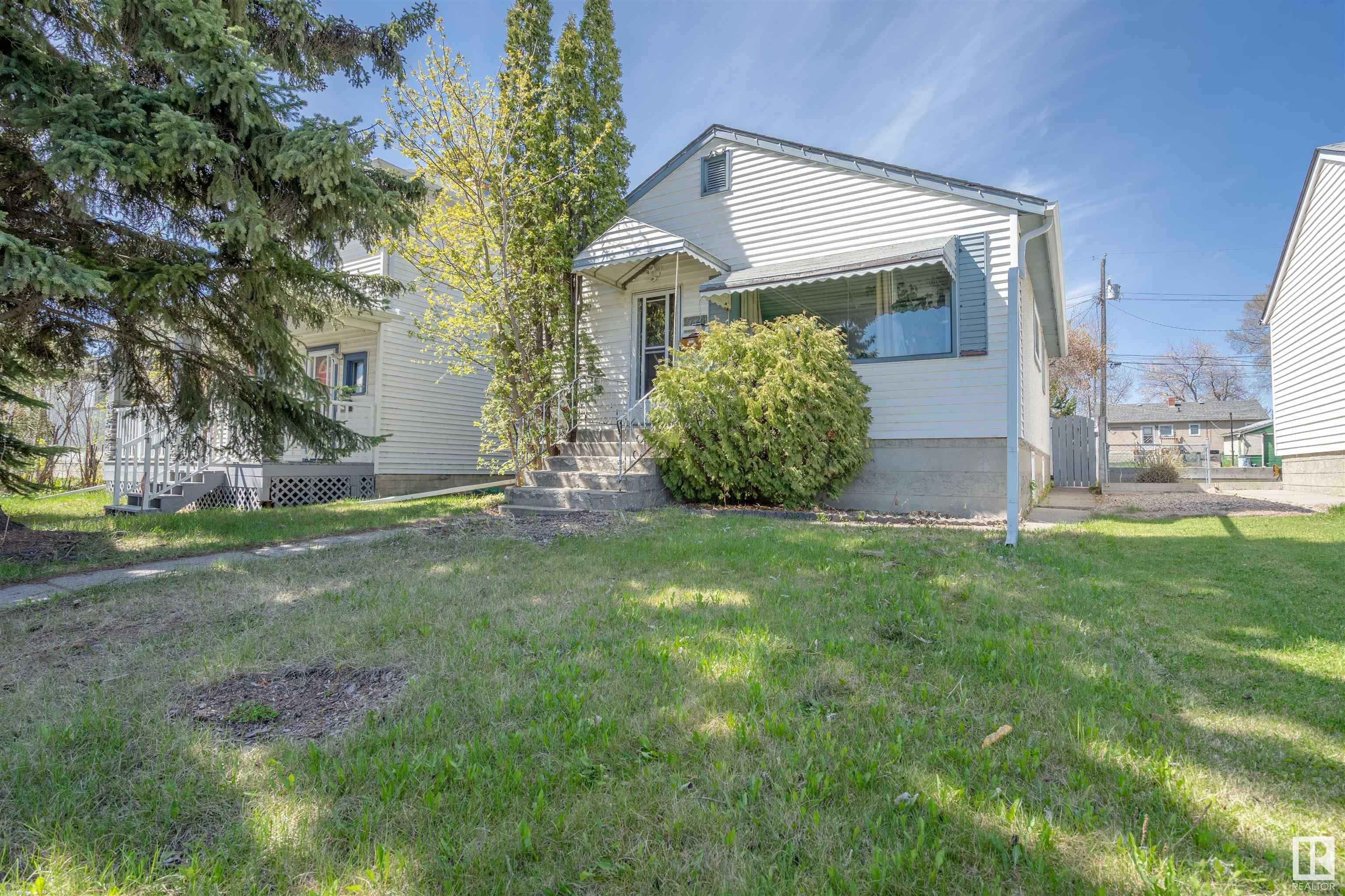 Main Photo: 9224 85 Street in Edmonton: Zone 18 House for sale : MLS®# E4314546