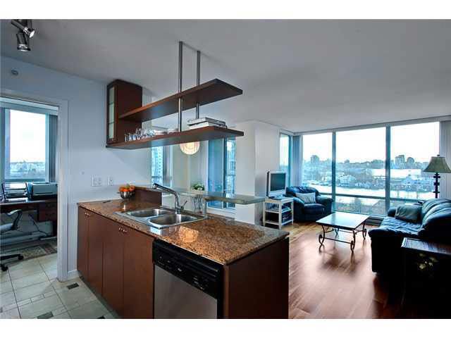 Photo 2: Photos: 1438 Richards St in Vancouver: Yaletown Condo for rent
