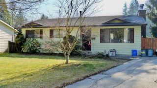 Photo 1: 20060 45 Avenue in Langley: Langley City House for sale : MLS®# R2448223