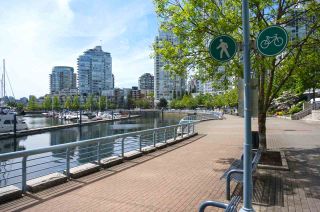 Photo 13: 42 1088 MARINASIDE Crescent in Vancouver: Yaletown Condo for sale in "QUAYSIDE MARINA" (Vancouver West)  : MLS®# R2376189