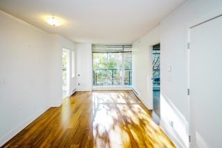 Photo 4: 304 988 RICHARDS Street in Vancouver: Yaletown Condo for sale in "TRIBECA LOFTS" (Vancouver West)  : MLS®# R2669965