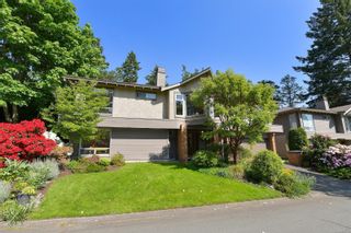 Photo 2: 21 909 Carolwood Dr in Saanich: SE Broadmead Row/Townhouse for sale (Saanich East)  : MLS®# 932710