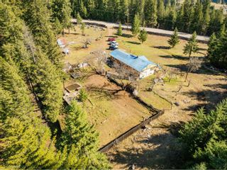 Photo 8: 2621 HIGHWAY 3A in Castlegar: House for sale : MLS®# 2475835
