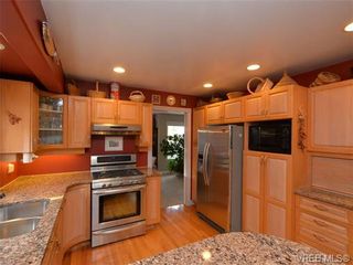 Photo 5: 773 Haliburton Rd in VICTORIA: SE Cordova Bay House for sale (Saanich East)  : MLS®# 718798