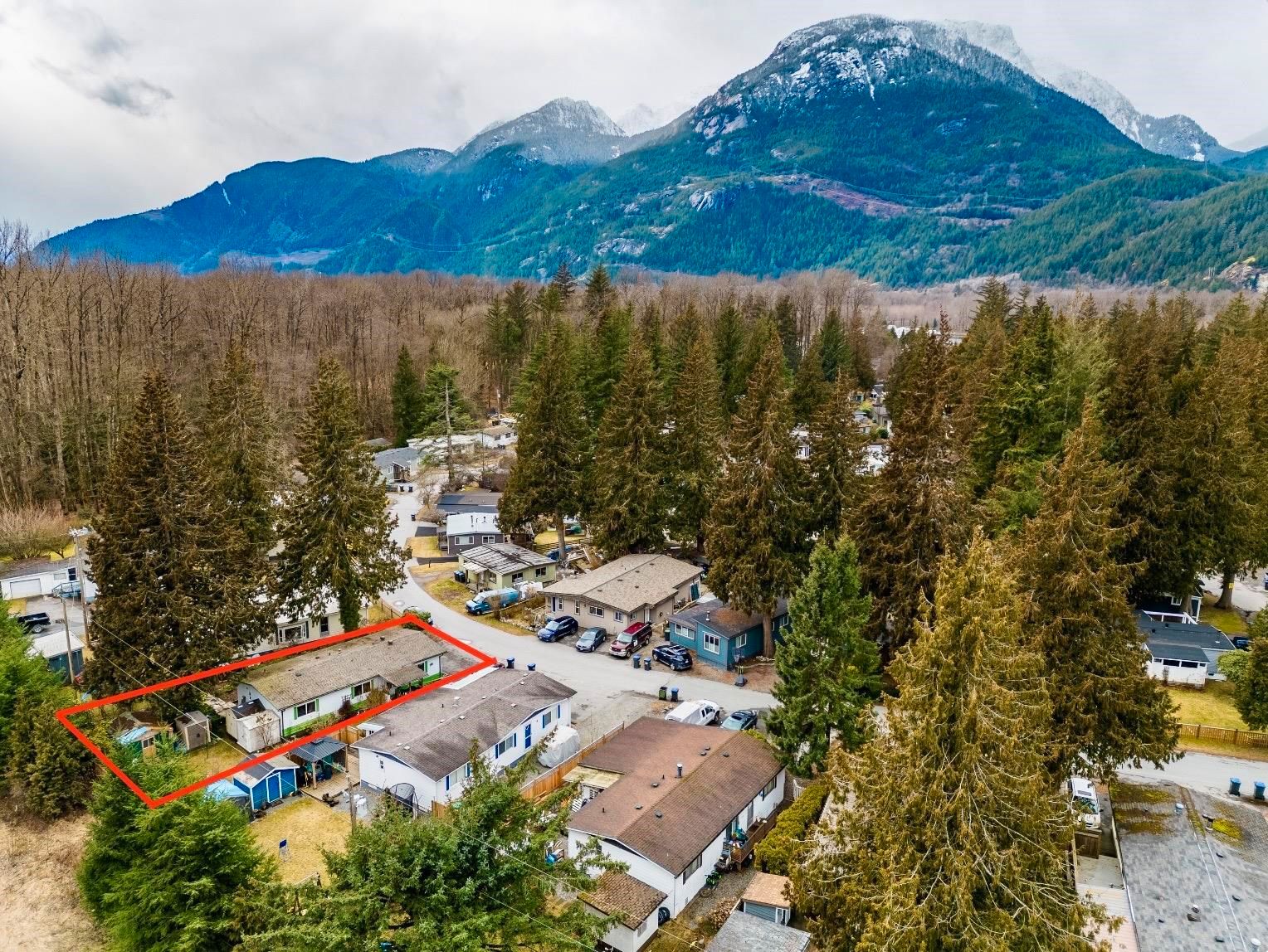 Main Photo: 63 1830 MAMQUAM Road in Squamish: Garibaldi Estates Manufactured Home for sale in "Timber Town" : MLS®# R2755345