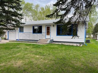 Photo 1: 307 Cedar Crescent in Steinbach: House for sale : MLS®# 202308474