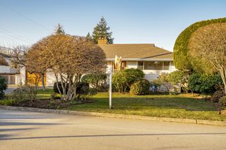 Photo 2: 8727 CREST Drive in Burnaby: The Crest House for sale in "Cariboo-Cumberland" (Burnaby East)  : MLS®# R2422475
