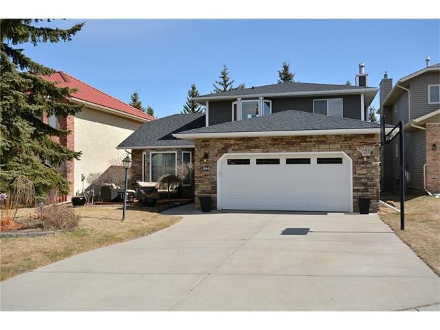 Main Photo: 610 EDGEBANK PL NW in Calgary: Edgemont House for sale : MLS®# C4110946