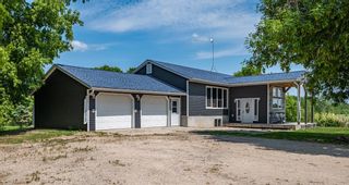 Photo 1: 60 Whitecrest Road in Lac Du Bonnet RM: House for sale : MLS®# 202314477