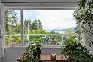 Photo 3: 1091 MARINE Drive in Gibsons: Gibsons & Area House for sale (Sunshine Coast)  : MLS®# R2574351