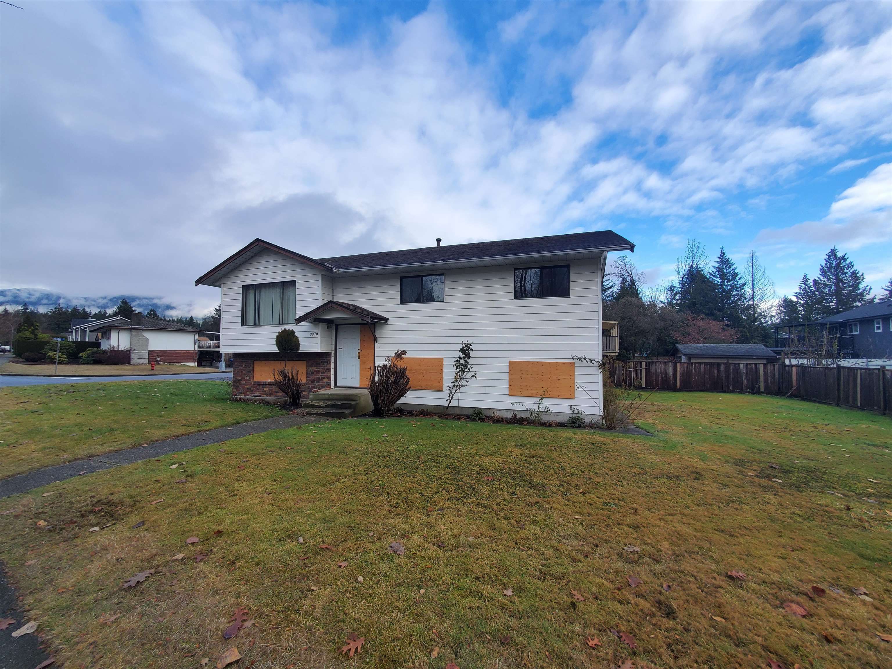 Main Photo: 3370 SHAUGHNESSY Street in Port Coquitlam: Glenwood PQ House for sale : MLS®# R2746007