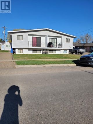Photo 1: 2206, 15 Ave in Medicine Hat: Multi-family for sale : MLS®# A2044976