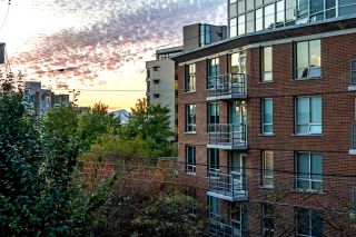 Photo 2: 203 1555 W 8TH Avenue in Vancouver: Fairview VW Condo for sale in "1555 WEST EIGHTH" (Vancouver West)  : MLS®# R2496027