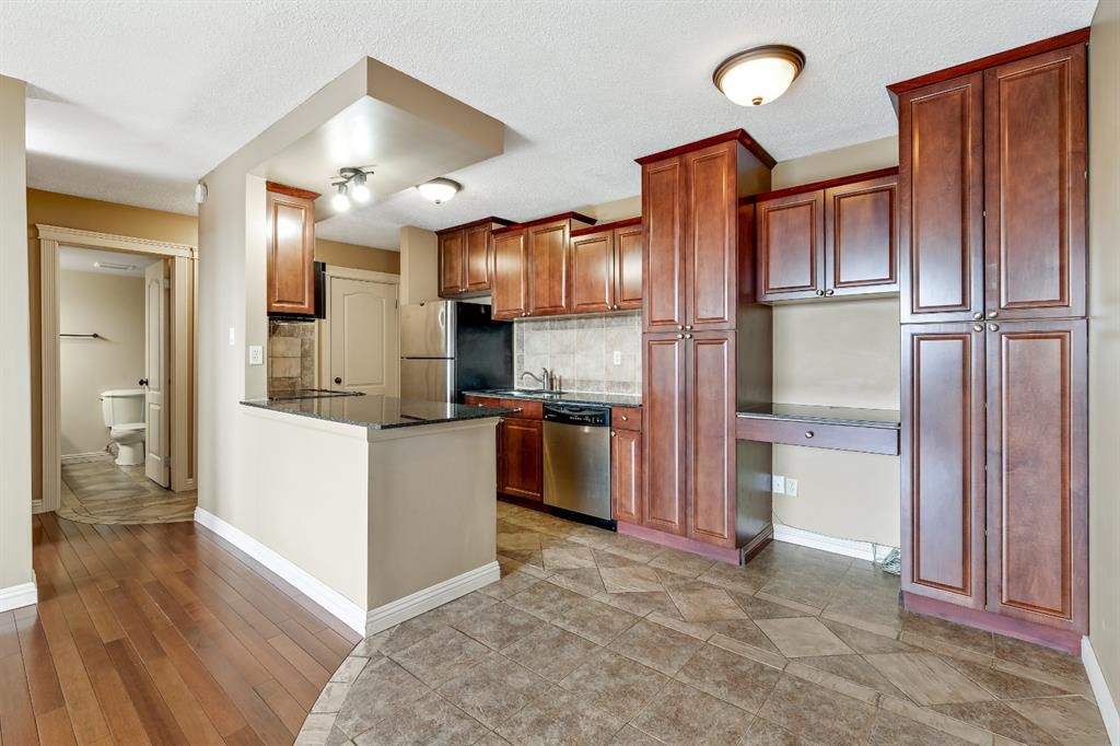 Main Photo: 405 515 57 Avenue SW in Calgary: Windsor Park Apartment for sale : MLS®# A1141882