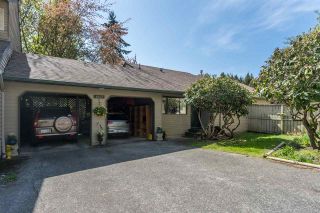 Photo 2: 1807 LILAC Drive in Surrey: King George Corridor Townhouse for sale in "ALDERWOOD PLACE" (South Surrey White Rock)  : MLS®# R2365159