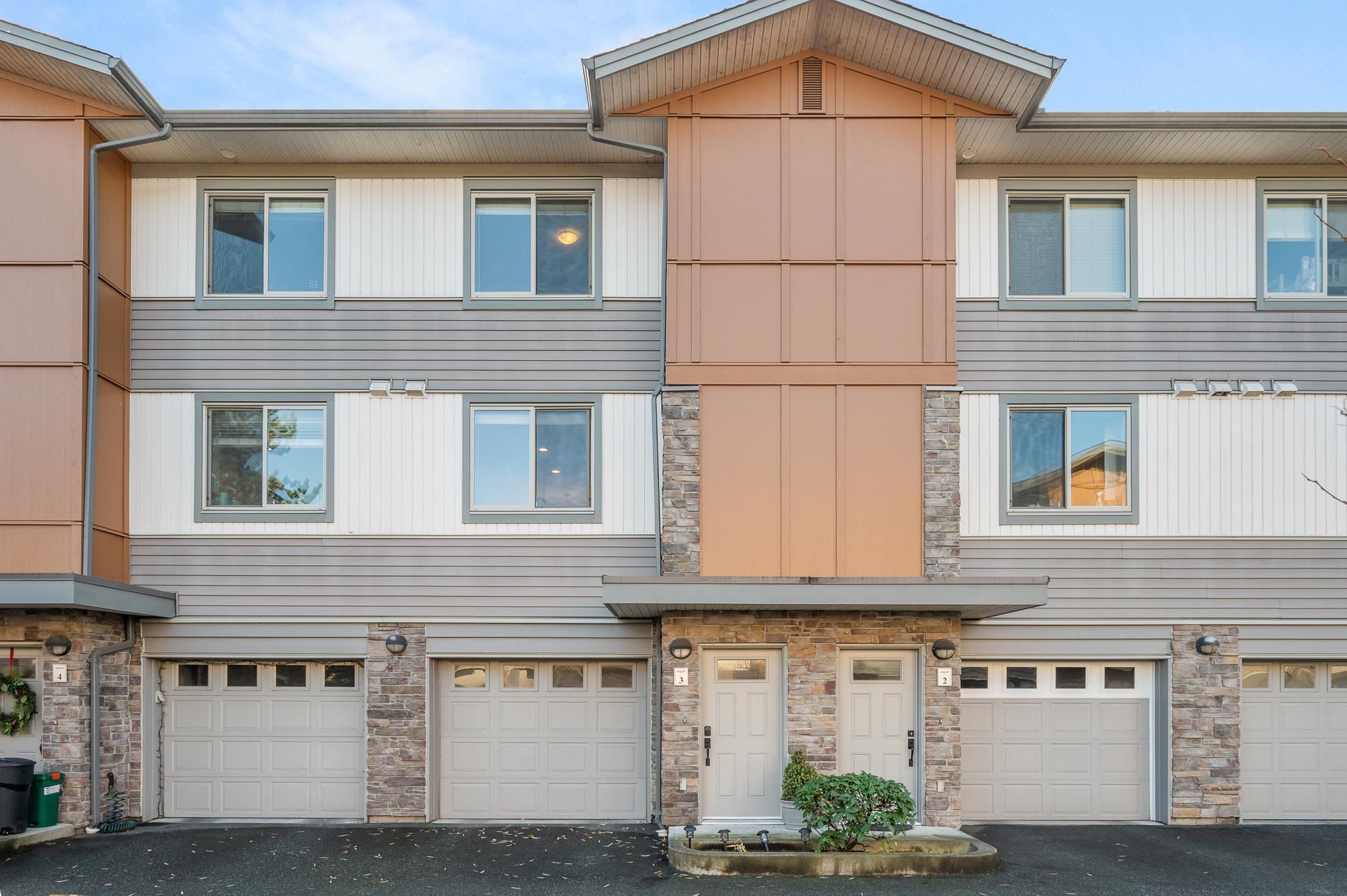 Photo 3: Photos: 3 34248 KING Road in Abbotsford: Poplar Townhouse for sale : MLS®# R2638567
