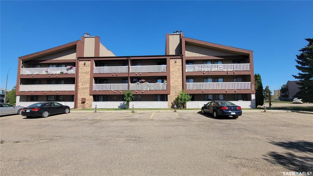Main Photo: 207 1902 Pearson Avenue in North Battleford: Centennial Park Residential for sale : MLS®# SK907546