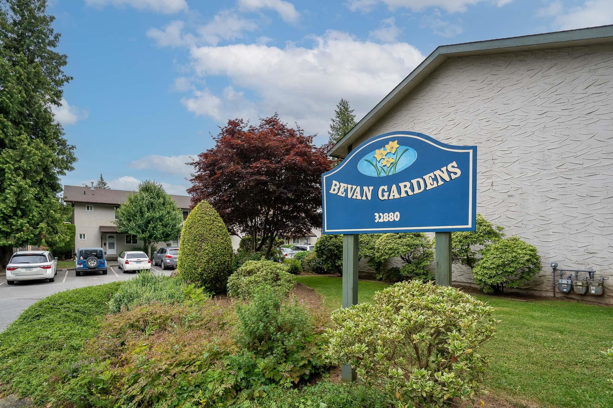 Main Photo: 117 32880 BEVAN Way in Abbotsford: Central Abbotsford Townhouse for sale in "Bevan Gardens" : MLS®# R2705804