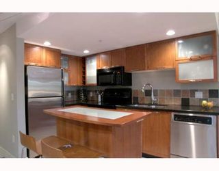 Photo 3: 106 2137 W 10TH Ave in Vancouver: Kitsilano Condo for sale in "ADERA" (Vancouver West)  : MLS®# V646338