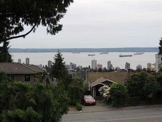 Photo 1: 2107 QUEENS Ave in West Vancouver: Home for sale : MLS®# V1065562