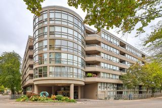 Photo 1: 405 18 Lower Village Gate in Toronto: Forest Hill South Condo for sale (Toronto C03)  : MLS®# C8243344