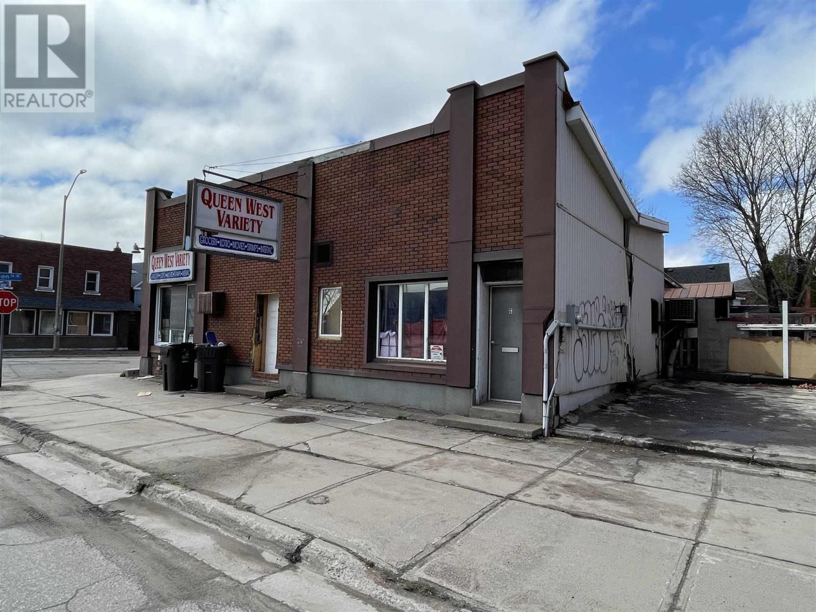 Main Photo: 602 Queen ST W in Sault Ste. Marie: Multi-family for sale : MLS®# SM230761