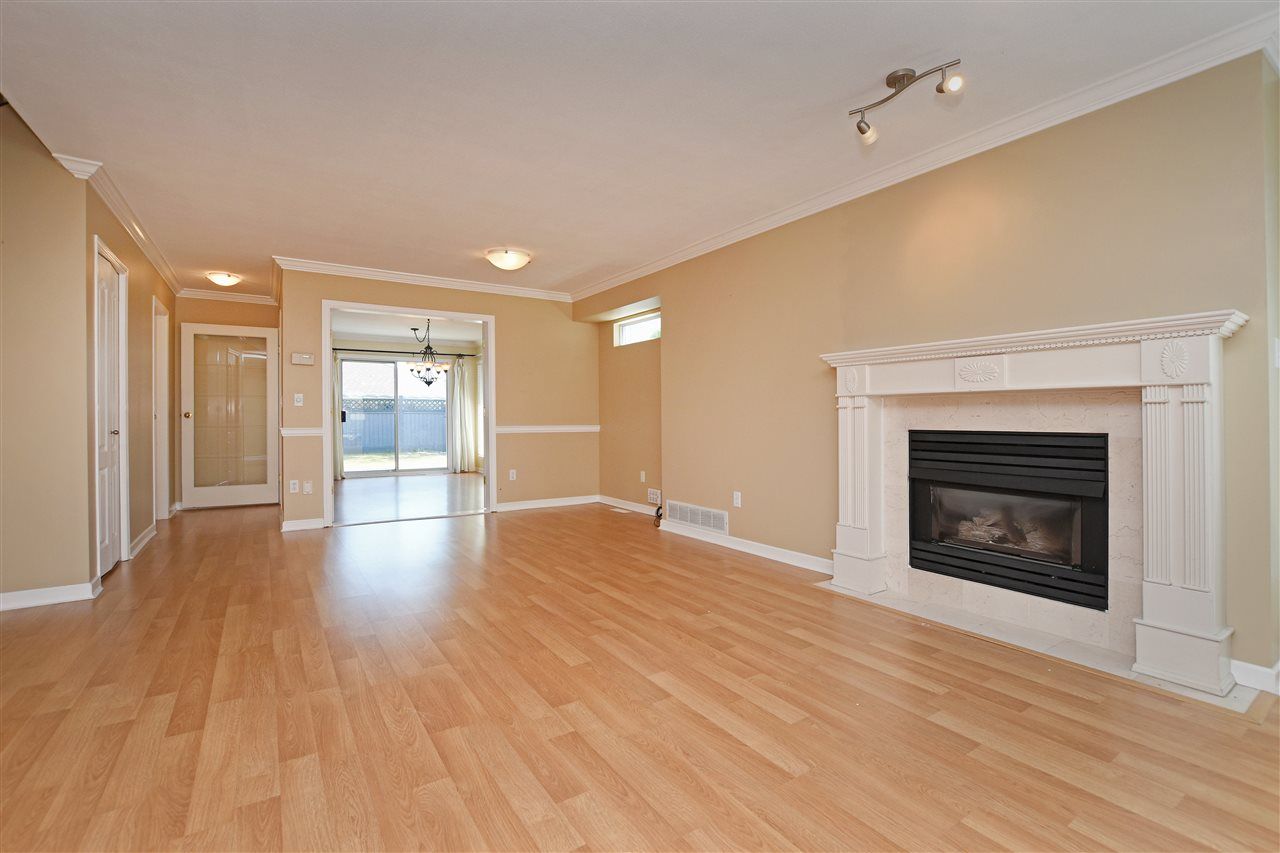 Photo 1: Photos: 15 4756 62 Street in Delta: Holly Townhouse for sale in "ASHLEY GREEN" (Ladner)  : MLS®# R2383202