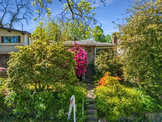 Photo 1: 2564 E 18TH Avenue in Vancouver: Renfrew Heights House for sale (Vancouver East)  : MLS®# R2880332