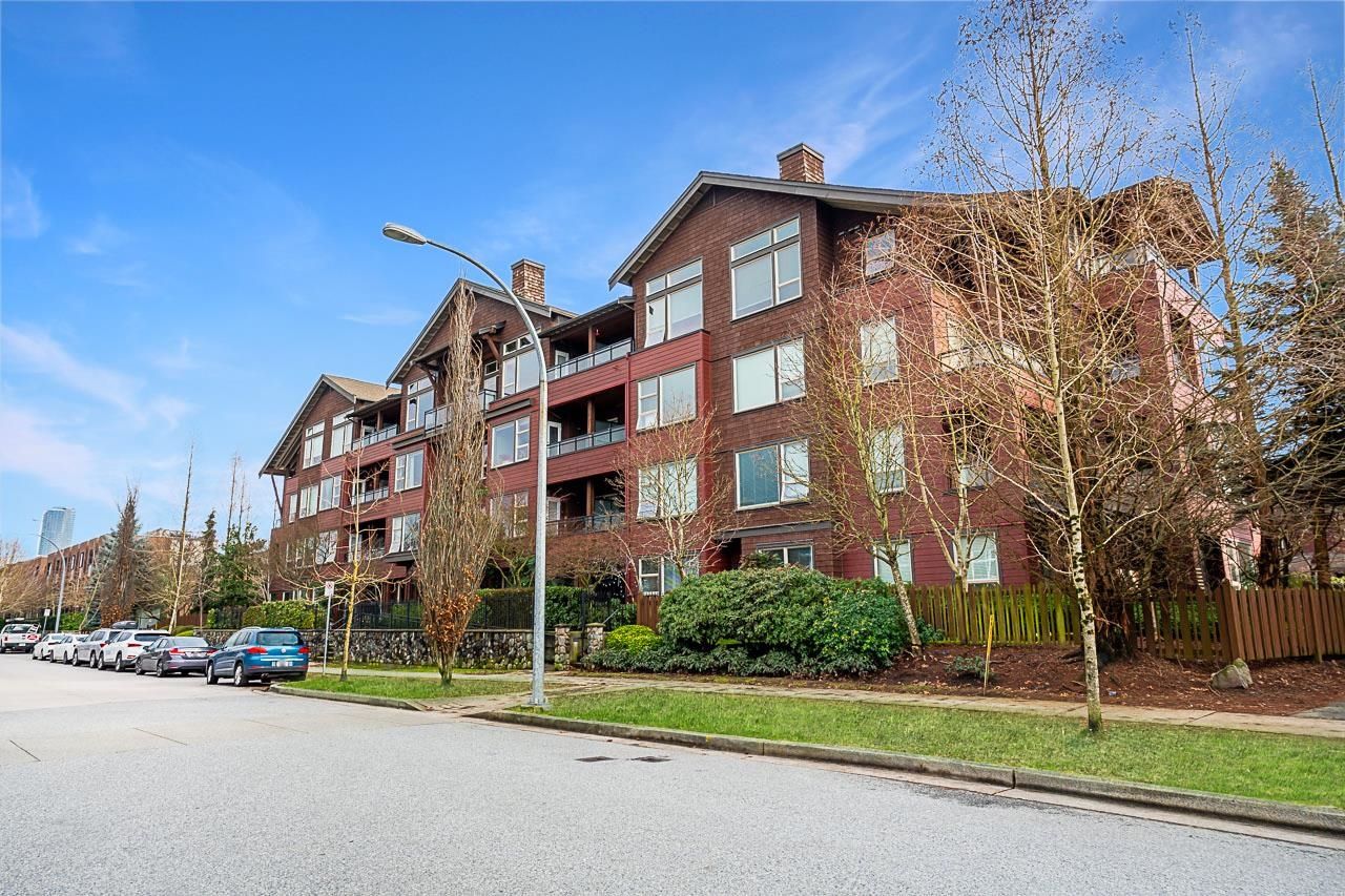 Main Photo: 204 240 SALTER Street in New Westminster: Queensborough Condo for sale : MLS®# R2847092