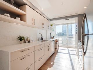 Photo 13: 1006 1201 MARINASIDE CRESCENT in Vancouver: Yaletown Condo for sale (Vancouver West)  : MLS®# R2648505