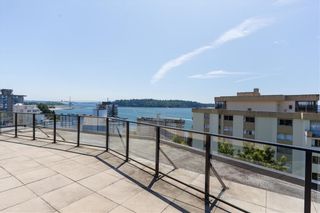 Photo 16: 104 1930 MARINE Drive in West Vancouver: Ambleside Condo for sale in "PARK MARINE" : MLS®# R2427071