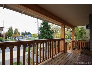 Photo 2: 450 Moss St in VICTORIA: Vi Fairfield West House for sale (Victoria)  : MLS®# 691702