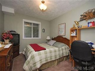 Photo 17: 4005 Santa Rosa Pl in VICTORIA: SW Strawberry Vale House for sale (Saanich West)  : MLS®# 596217