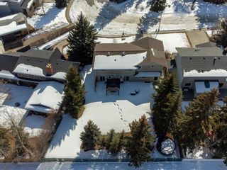 Photo 2: 6760 Leaside Drive SW in Calgary: Lakeview Detached for sale : MLS®# A2035226