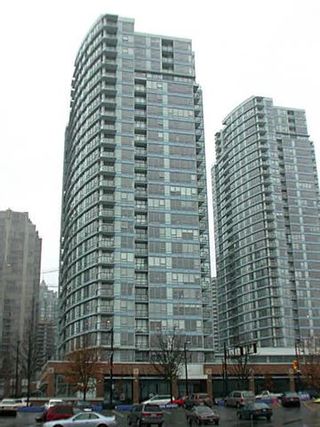 Photo 1: 2505 939 Expo Boulevard in Vancouver: Yaletown Condo for sale (Vancouver West)  : MLS®# R2081999