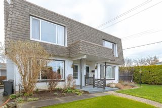 Photo 1: 503 Macaulay St in Esquimalt: Es Old Esquimalt Half Duplex for sale : MLS®# 896120