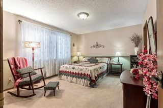 Photo 16: 16 WOODFIELD Court SW in Calgary: Woodbine Detached for sale : MLS®# C4266334