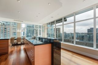 Photo 11: PH1901 480 ROBSON Street in Vancouver: Downtown VW Condo for sale in "R & R" (Vancouver West)  : MLS®# R2823408