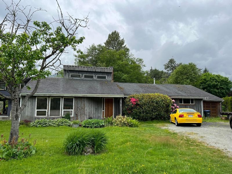 FEATURED LISTING: 41533 GOVERNMENT Road Squamish