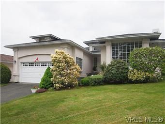 Main Photo: 1028 Adeline Pl in VICTORIA: SE Broadmead House for sale (Saanich East)  : MLS®# 573085