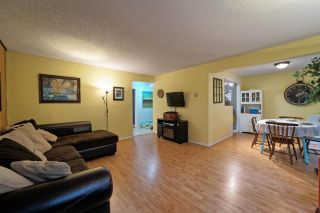 Photo 1: 859 WESTVIEW Crescent in North Vancouver: Upper Lonsdale Condo for sale in "Cypress Gardens" : MLS®# R2255255