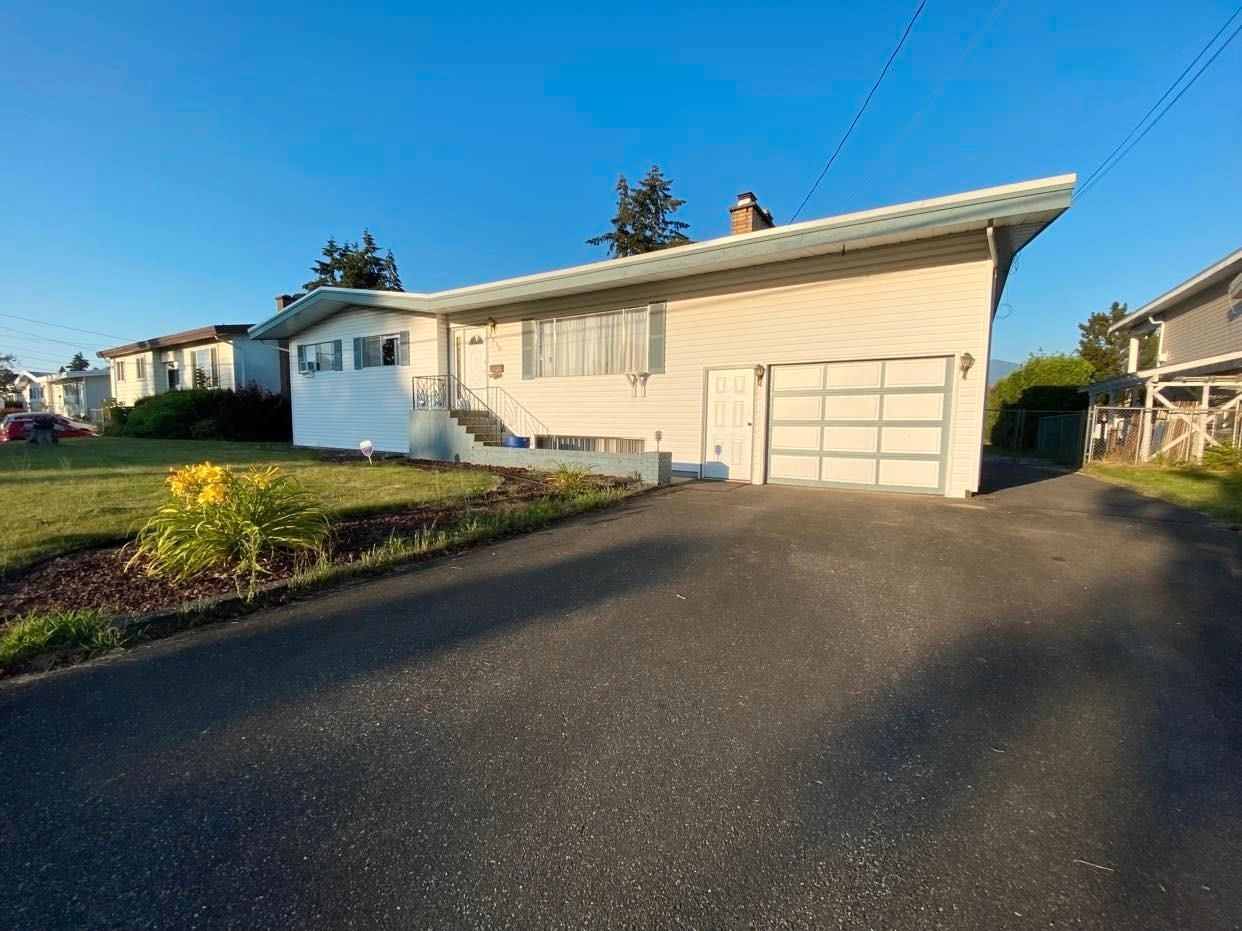 Main Photo: 9250 WINDSOR Street: House for sale in Chilliwack: MLS®# R2725787