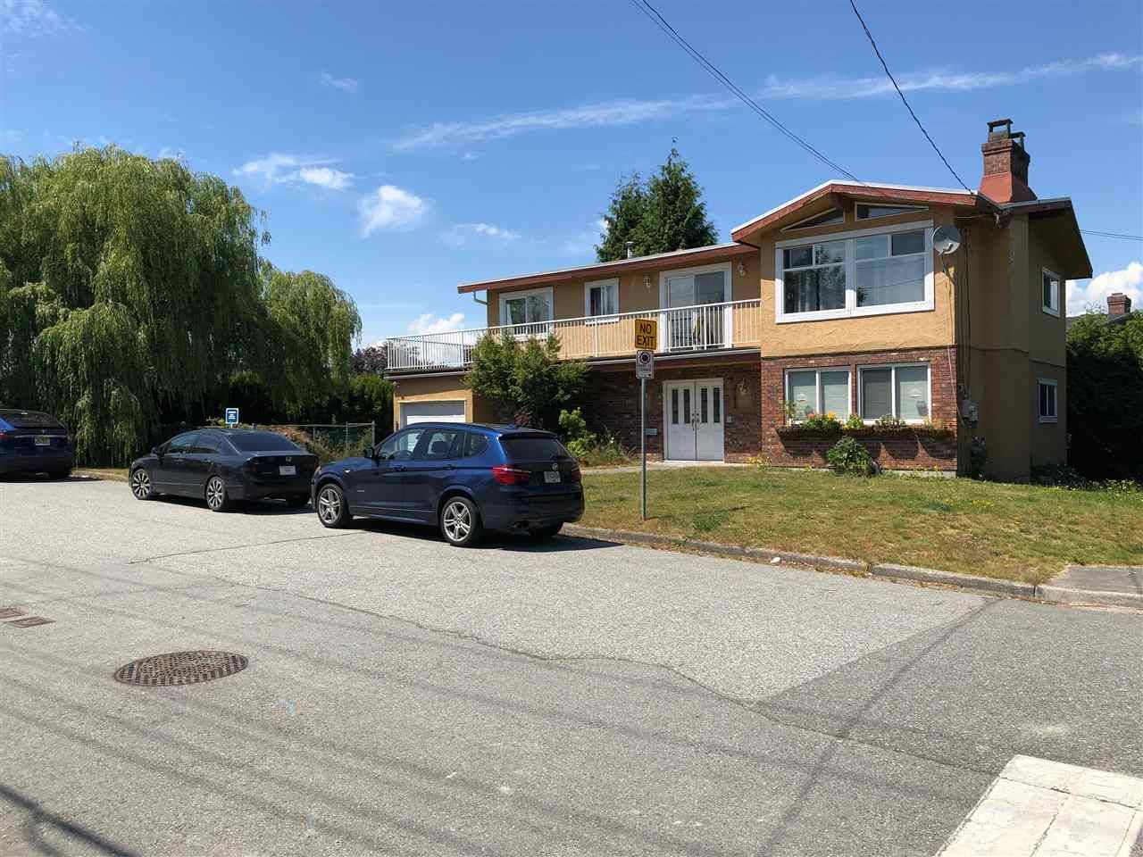 Photo 2: Photos: 5185 WOODSWORTH Street in Burnaby: Greentree Village House for sale in "DOUGLAS-GILPIN BURNABY SOUTH" (Burnaby South)  : MLS®# R2382918