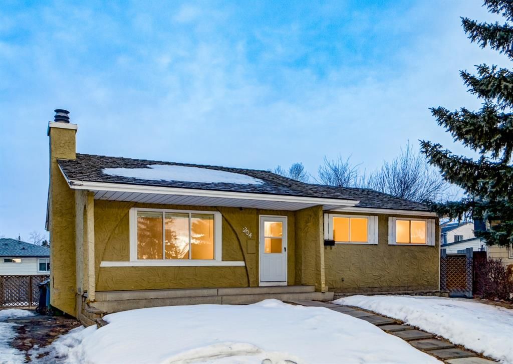 Main Photo: 204 FONDA Way SE in Calgary: Forest Heights Detached for sale : MLS®# A1076754
