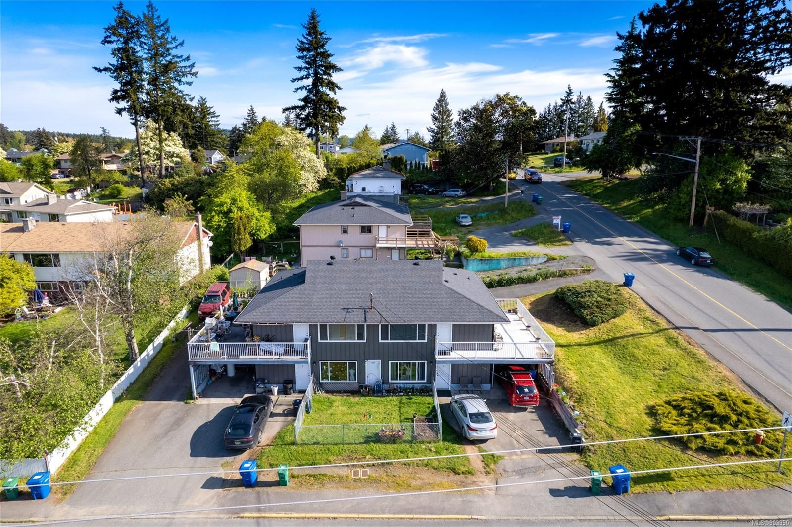 Main Photo: 2024 Meredith Rd in Nanaimo: Na Central Nanaimo Quadruplex for sale : MLS®# 903990