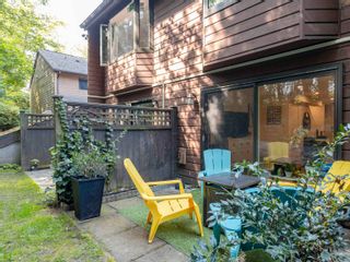 Photo 1: 4146 GARDEN GROVE Drive in Burnaby: Greentree Village Townhouse for sale in "Greentree Village" (Burnaby South)  : MLS®# R2780385