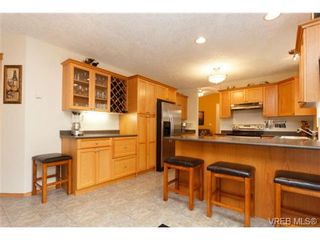 Photo 10: 101 7570 Tetayut Rd in SAANICHTON: CS Hawthorne Manufactured Home for sale (Central Saanich)  : MLS®# 714822