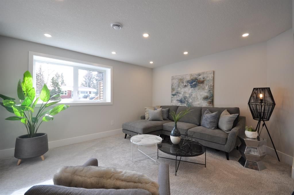 Photo 30: Photos: 28 Kelvin Place SW in Calgary: Kingsland Detached for sale : MLS®# A1193049